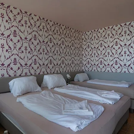 Plazs Hotel Siófok-2