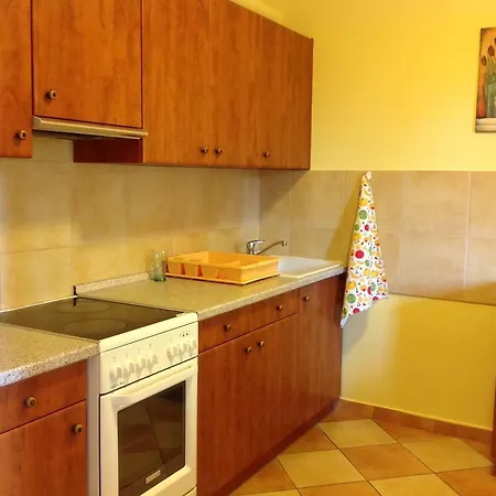 Honved Apartmanhaz-2