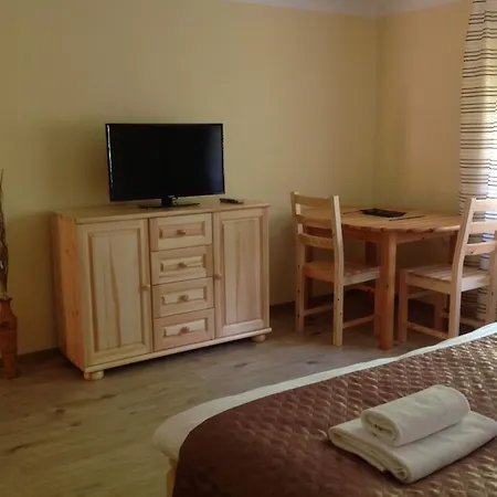 Honved Apartmanhaz-3