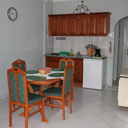 Orwa Apartmanok - Fenyofa Koez-3