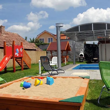 Arany Szolo Wellness Apartmanhaz-2