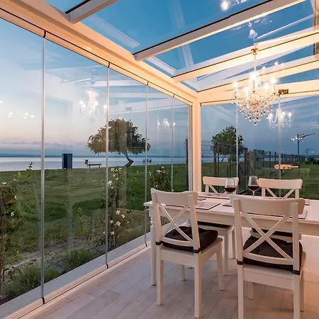 Mobydick Luxury Beach Apartment-3