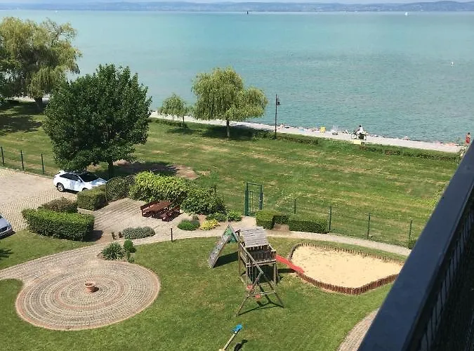 Panoramas Kis Apartman By Bltn Siófok